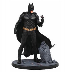 Фигурка Diamond Select DC Movie: The Dark Knight Batman Diorama Figure 9"