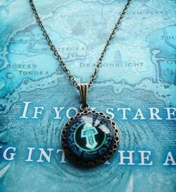 Брелок World of Warcraft Жрец (Металл + стекло)