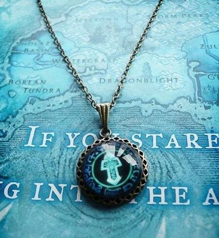 Брелок World of Warcraft Жрец (Металл + стекло)